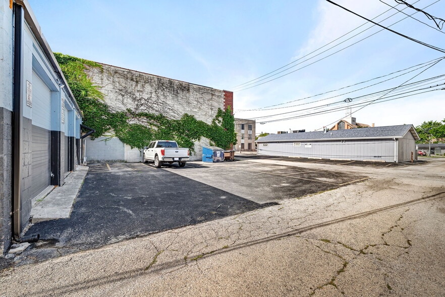 More Photos Of 307 N Chicago St, Joliet Storefront For Lease