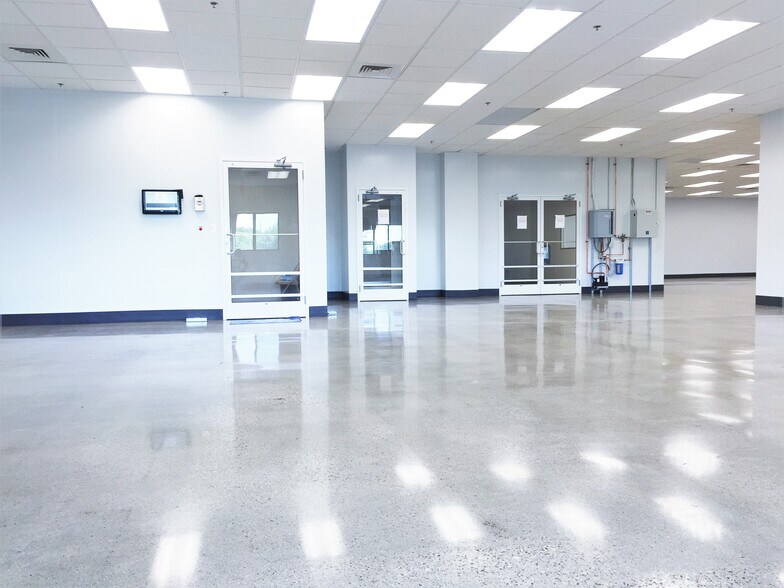 More Photos Of 317 New Boston St, Woburn Research And Development For Lease