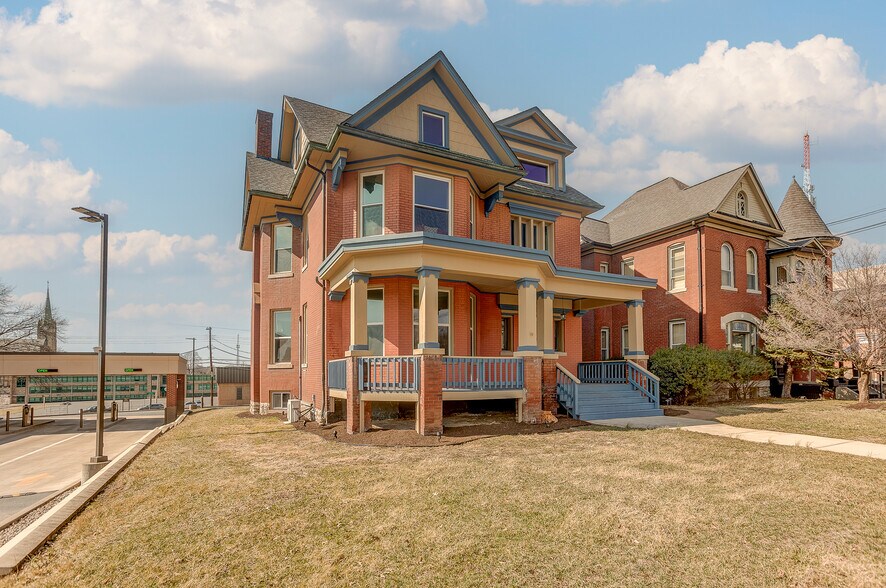 Primary Photo Of 205 S Illinois St, Belleville Office Residential For Sale