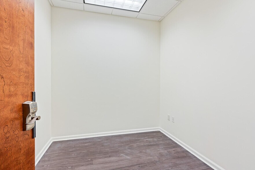 More Photos Of 8865 Commodity Cir, Orlando Office For Sale