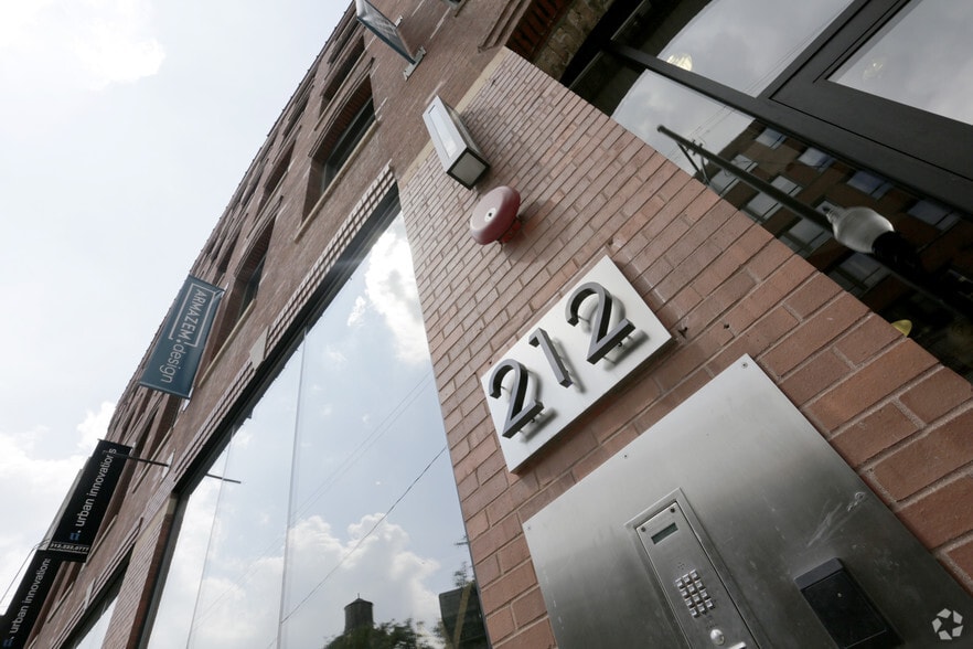 More Photos Of 212 W Superior St, Chicago Office For Lease