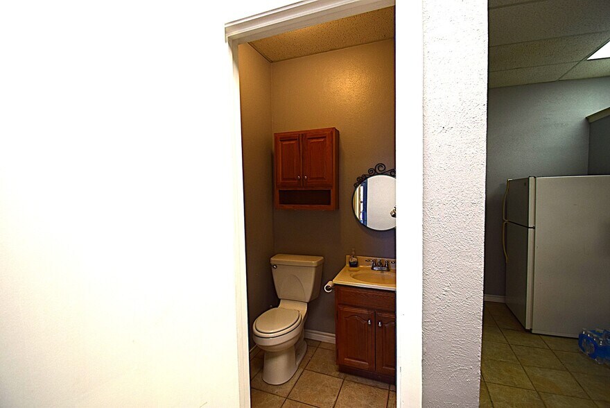 More Photos Of 1001 E Cedar Creek Pky, Seven Points Office For Sale