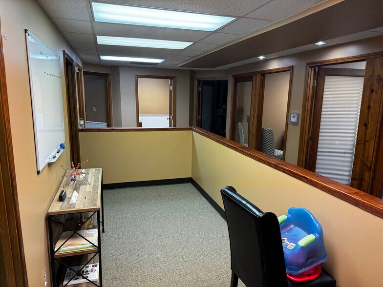 More Photos Of 4228 S Hocker Dr, Independence Office For Sale