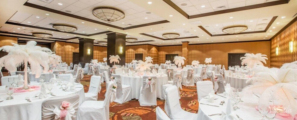 More Photos Of 1015 Elm St, Dallas Hotel For Sale