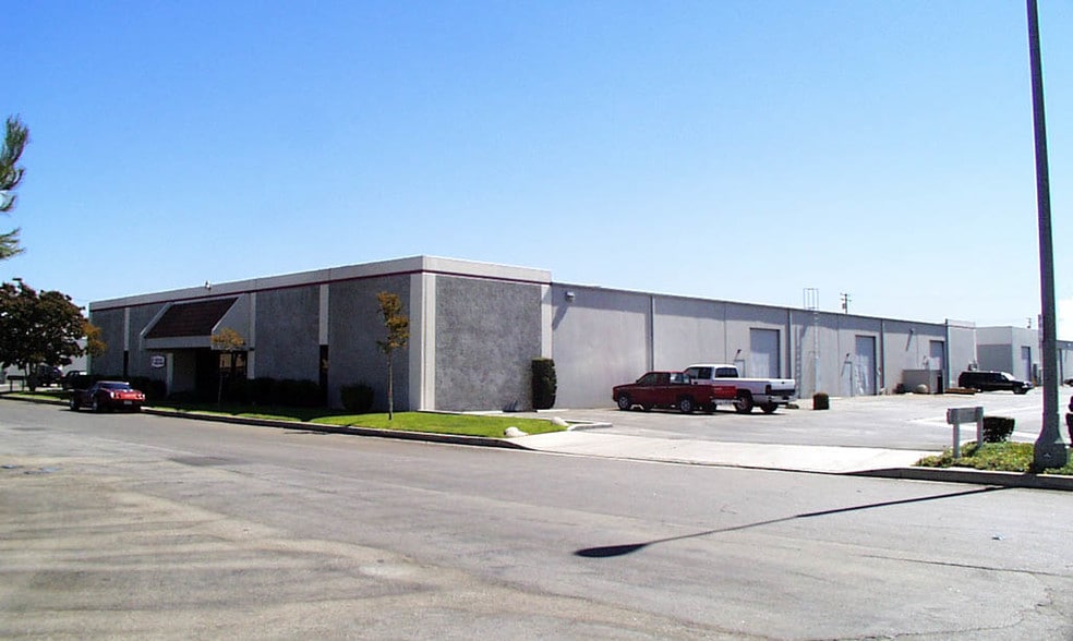 More Photos Of 1146-1158 E Valencia Dr, Fullerton Light Manufacturing For Lease