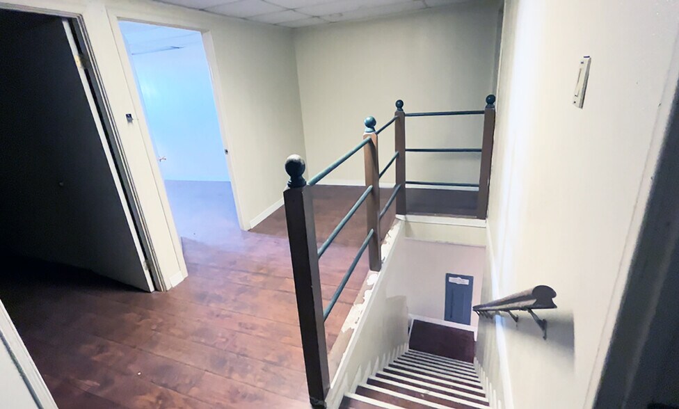 More Photos Of 421 S Darrington Rd, El Paso Land For Sale