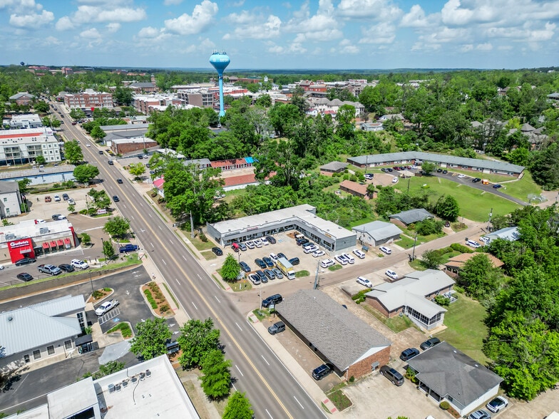 More Photos Of 1525 University Ave, Oxford General Retail For Sale