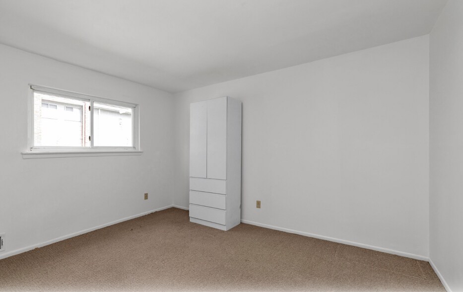 More Photos Of 2461 Merrick Ave, Merrick Medical For Sale