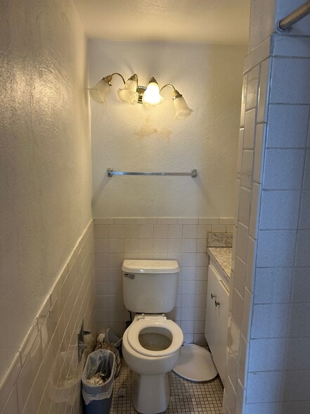 More Photos Of 1081-1083 E 23rd St, Hialeah Office For Lease