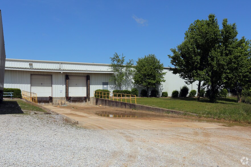 More Photos Of 401 W Stribling Dr, Rogers Warehouse For Lease
