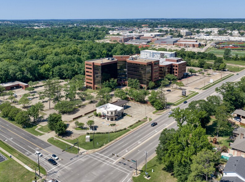 More Photos Of 909 ESE Loop 323, Tyler Office For Sale