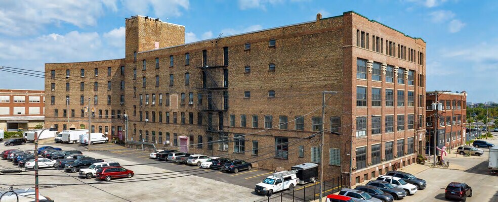 More Photos Of 3636 S Iron St, Chicago Light Distribution For Sale