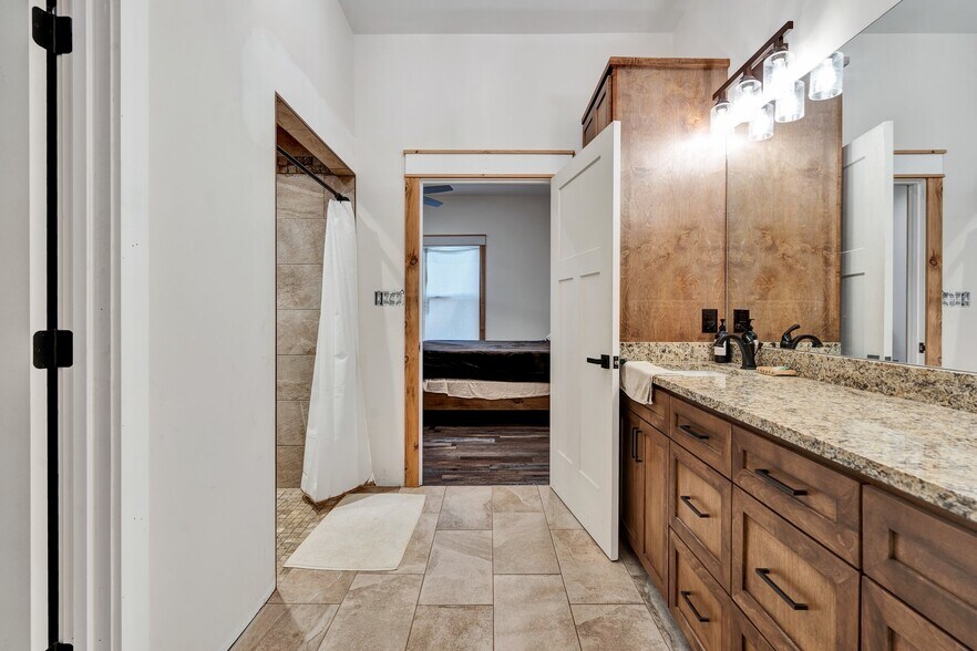 More Photos Of 1050 Whisperwood Trl NE, Cleveland Light Distribution For Sale