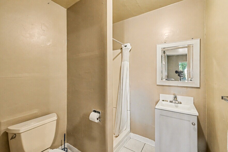 More Photos Of 537 S Country Club Dr, Mesa Hotel For Sale
