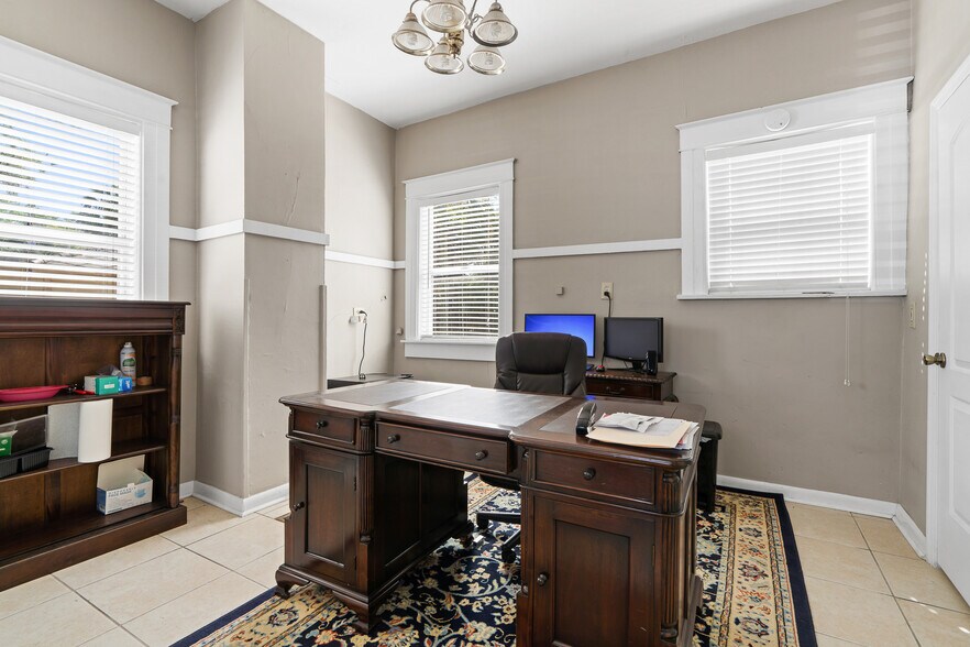 More Photos Of 1902 W Cass St, Tampa Office For Sale