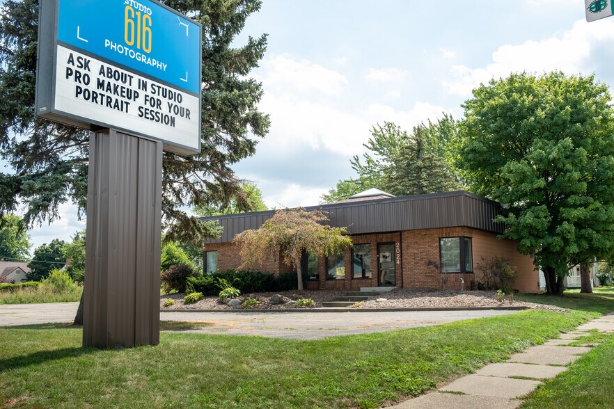 Primary Photo Of 2024 28th St SW, Wyoming Office For Sale