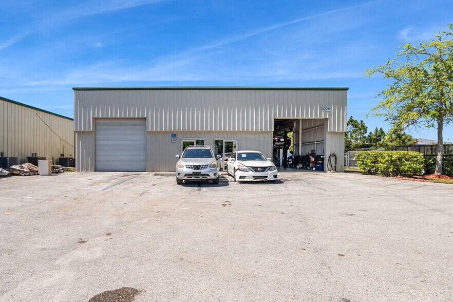 More Photos Of 4200 Dow Rd, Melbourne Warehouse For Sale