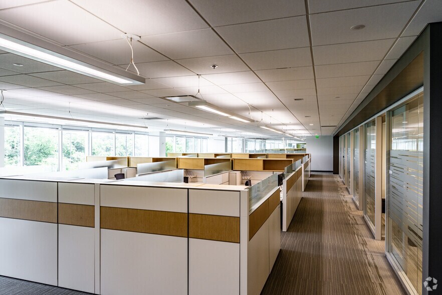 More Photos Of 1 Burton Hills Blvd, Nashville Unknown For Lease