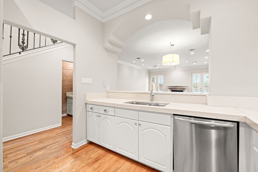 More Photos Of 131 Saint Dennis Ave, Alamo Heights Multifamily For Sale