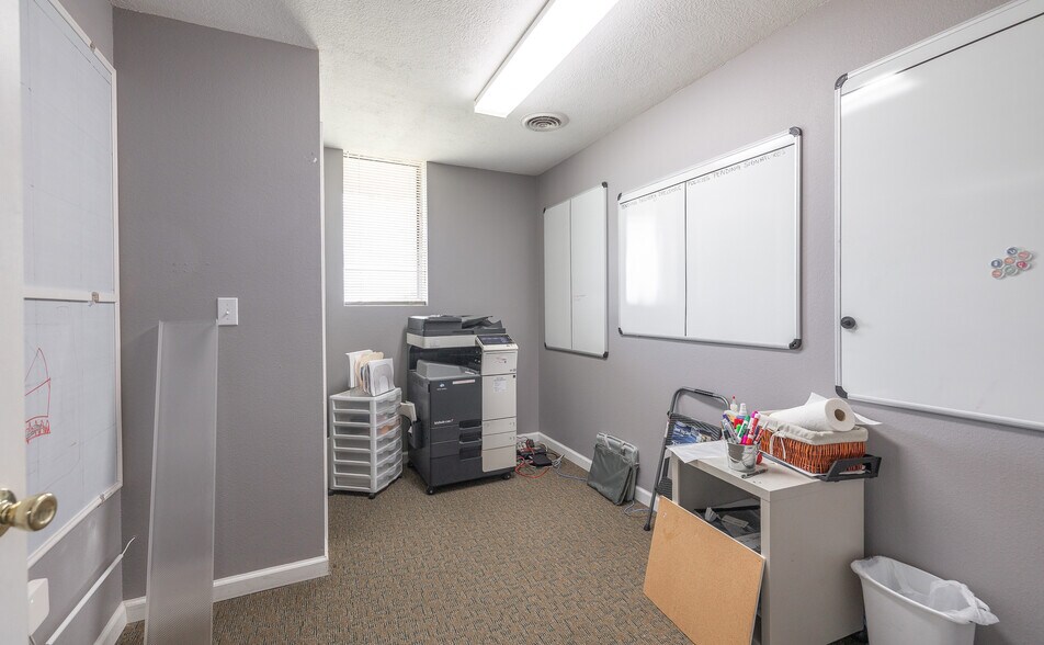 More Photos Of 575 Marshall Dr, Saint Robert Office For Sale