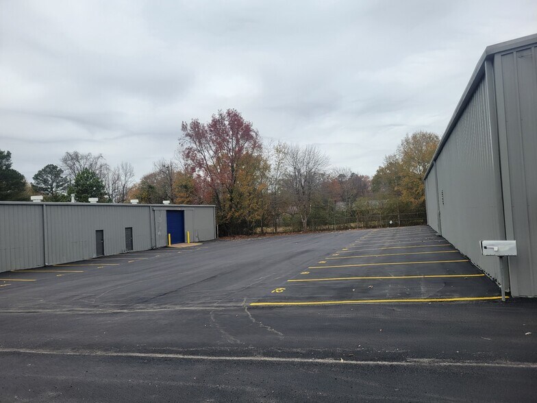 More Photos Of 517 Delia Dr, Longview Warehouse For Lease