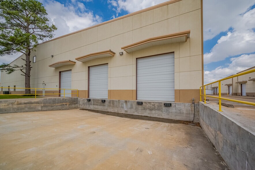 More Photos Of 12708 Jebbia Ln, Stafford Warehouse For Lease