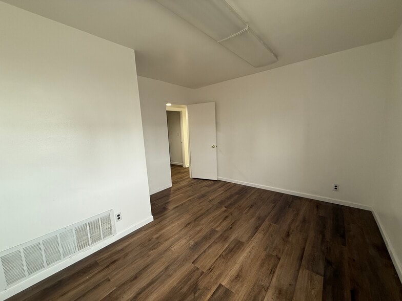 More Photos Of 11354 Burbank Blvd, North Hollywood Loft Creative Space For Lease