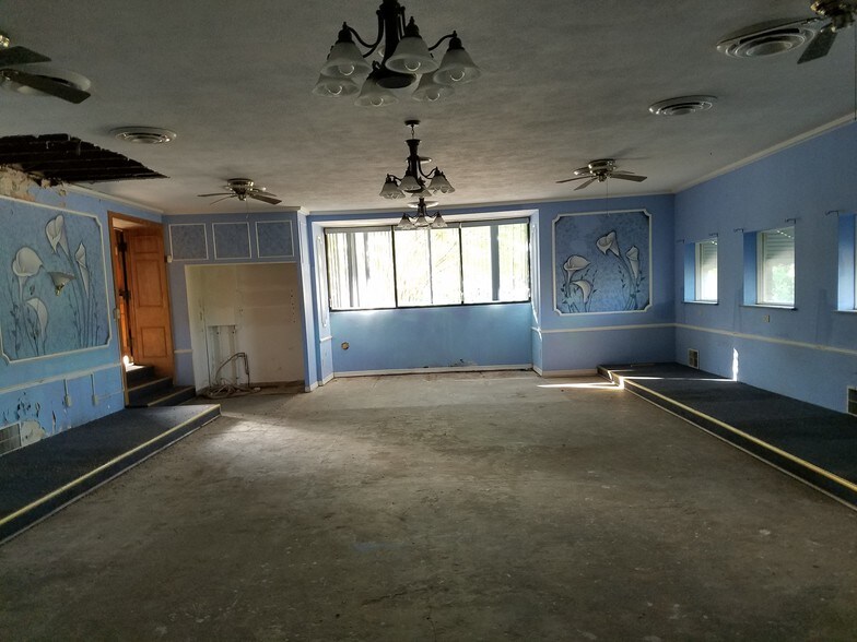 More Photos Of 23819 W Eames St, Channahon Restaurant For Sale