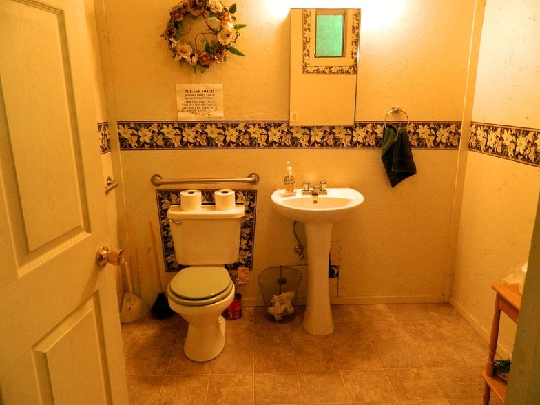 More Photos Of 5225 Washburn Way, Klamath Falls Warehouse For Sale