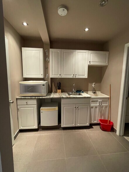 More Photos Of 9903 209 St NW, Edmonton Warehouse For Sale