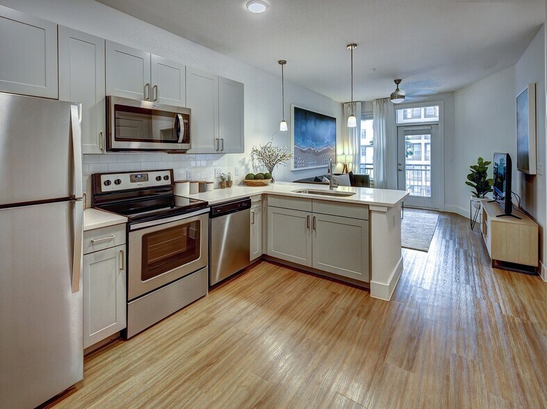 More Photos Of 200 Springtown Way, San Marcos Unknown For Lease