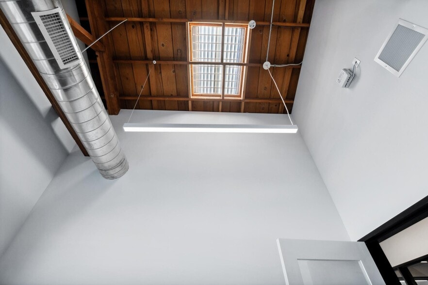More Photos Of 1000 Calcot Pl, Oakland Warehouse For Lease