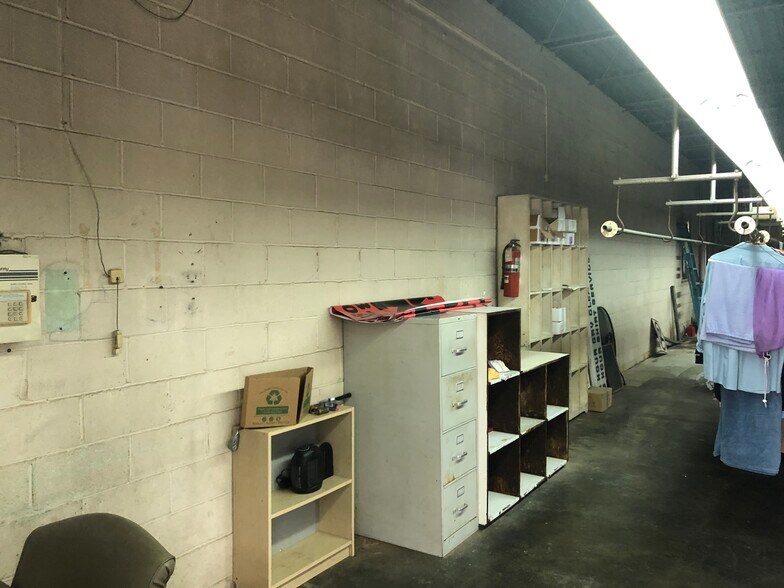 More Photos Of 2310 Lawrenceville Hwy, Decatur Freestanding For Lease