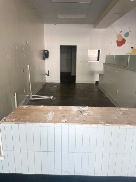 More Photos Of 424 W Pico Blvd, Los Angeles Apartments For Lease
