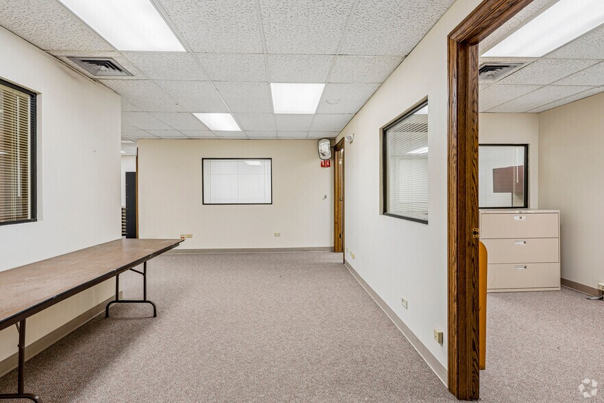 More Photos Of 469 N Seymour Ave, Mundelein Bank For Sale