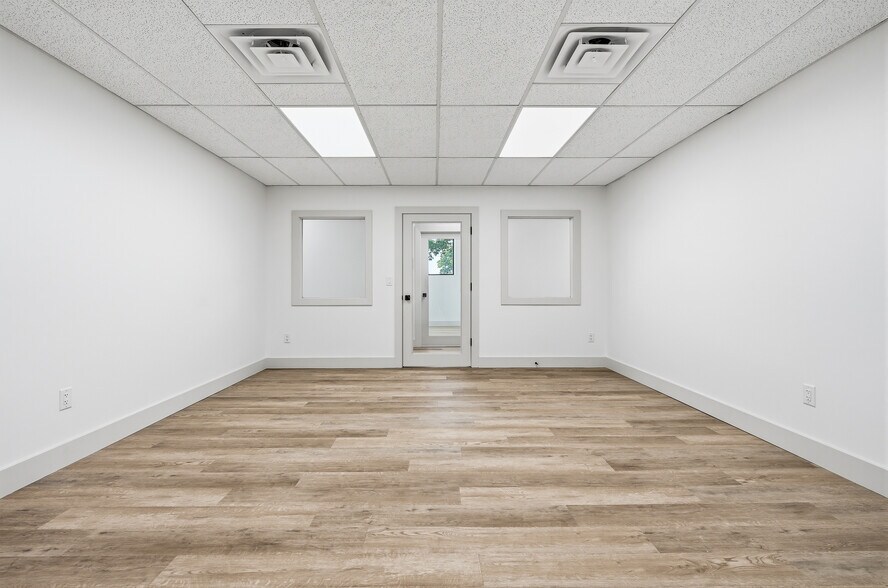 More Photos Of 1130 Hooper Ave, Toms River Office For Lease