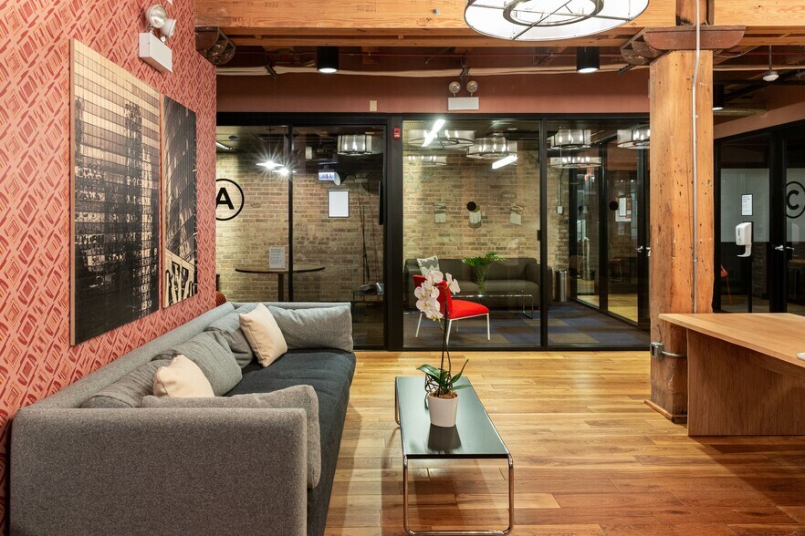 More Photos Of 210-220 N Green St, Chicago Office Residential For Lease