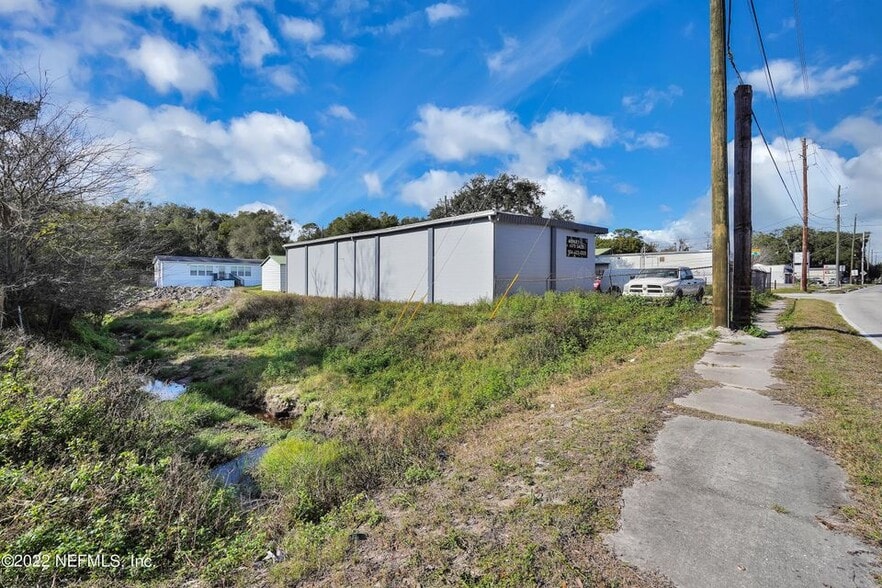 More Photos Of 4104 St Augustine Rd, Jacksonville Light Distribution For Sale