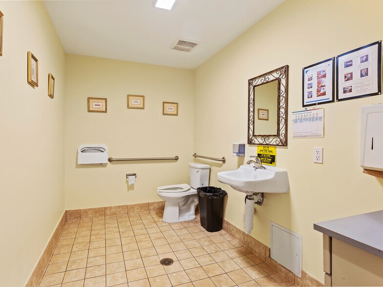 More Photos Of 7335-7341 Foothill Blvd, Tujunga Light Manufacturing For Sale