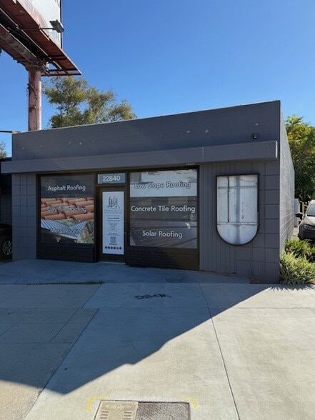 More Photos Of 22840 Ventura Blvd, Woodland Hills Storefront For Lease