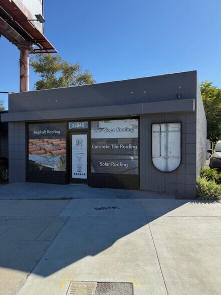 More Photos Of 22840 Ventura Blvd, Woodland Hills Storefront For Lease