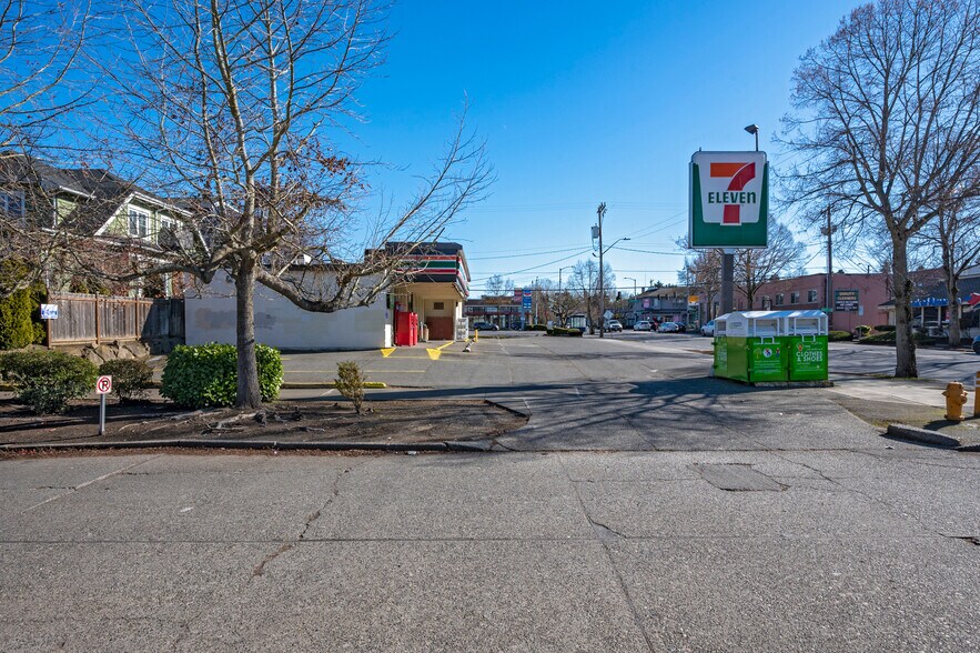 More Photos Of 4312 SW Admiral Way, Seattle Convenience Store For Sale