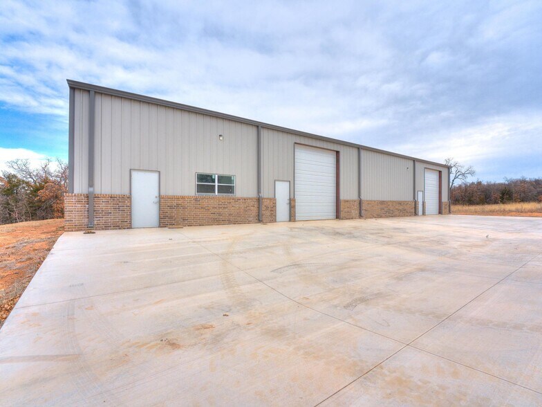 More Photos Of 1736 Red Oak Lane, Guthrie Warehouse For Sale