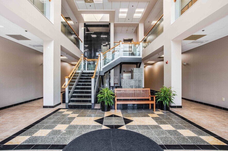 More Photos Of 4760 Red Bank Expy, Cincinnati Office For Lease