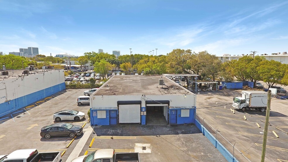 More Photos Of 2044 NW 22nd St, Miami Warehouse For Lease