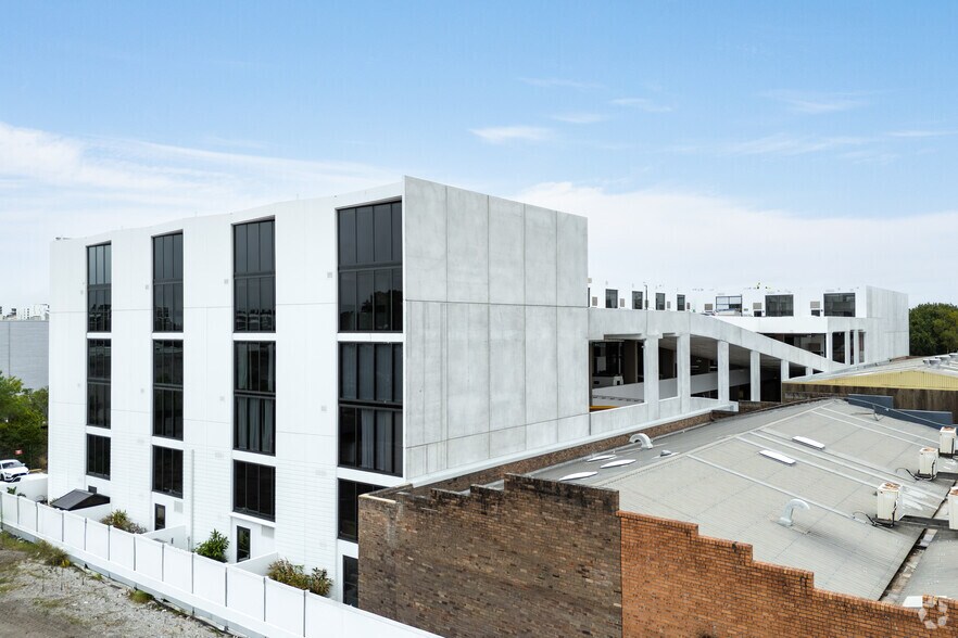 More Photos Of 78 O'Riordan St, Alexandria Showroom For Lease