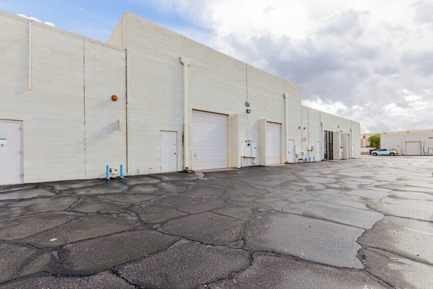 More Photos Of 104 S 54th St, Chandler Flex For Lease
