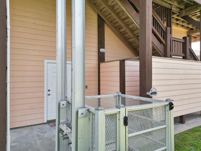 More Photos Of 944 Raymond, Crystal Beach Specialty For Sale
