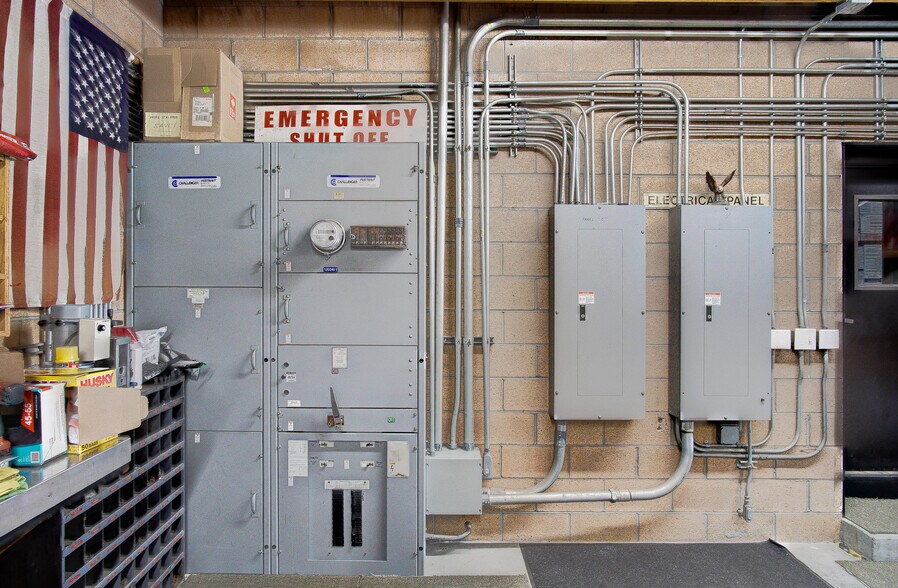 More Photos Of 17303 Roseton Ave, Artesia Warehouse For Lease