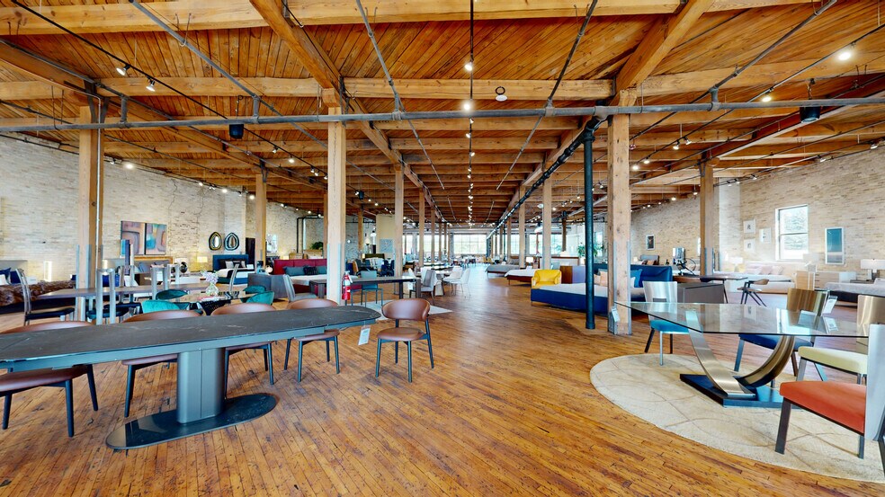 More Photos Of 1741 W Saint Paul Ave, Milwaukee Flex For Sale